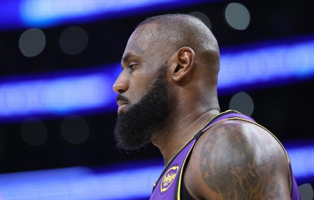 开云体育-湖人夏天操作让詹姆斯不满 季末拒绝再做无效降薪