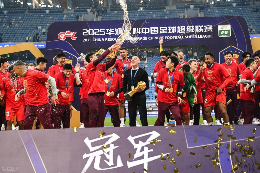 开云官网-上港0比6惨败泽尼特，或让球队中卫加速引进新外援，值得期待