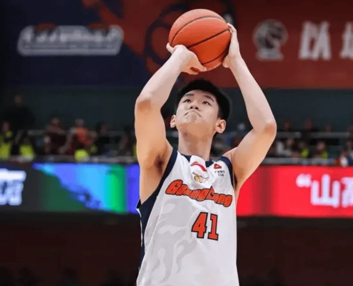 开云体育-广东逆转青岛！王洪泽大爆发，麦考尔43分强势救主，三少折返跑！|青岛市|加时赛|徐杰|比赛|王少杰_新浪体育_新浪新闻